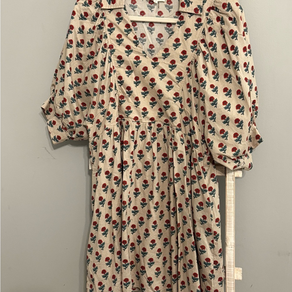 Entro. Size L. Floral Patterned Dress with Puff Sleeves